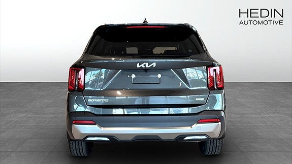 Kia Sorento 5 of 12