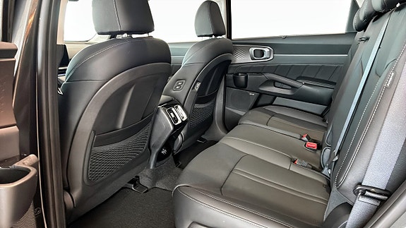 Kia Sorento 9 of 12