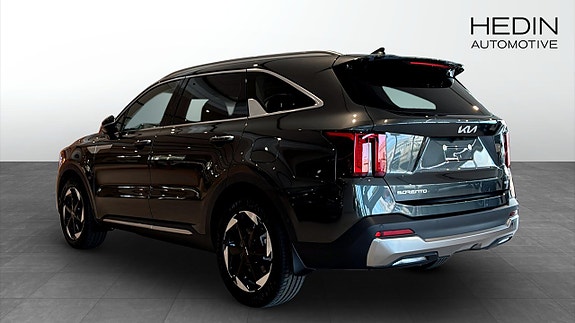 Kia Sorento 6 of 12