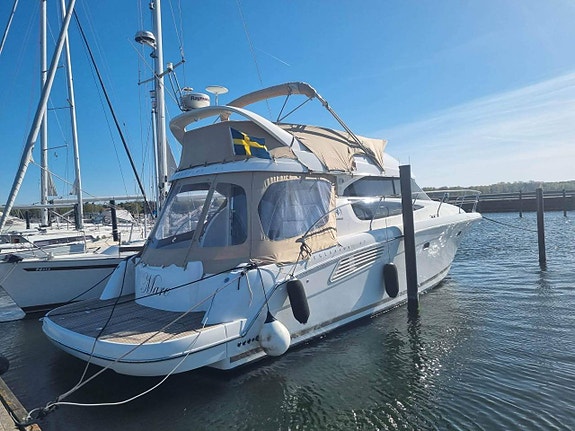Jeanneau Prestige 42 Flybridge 2 of 5