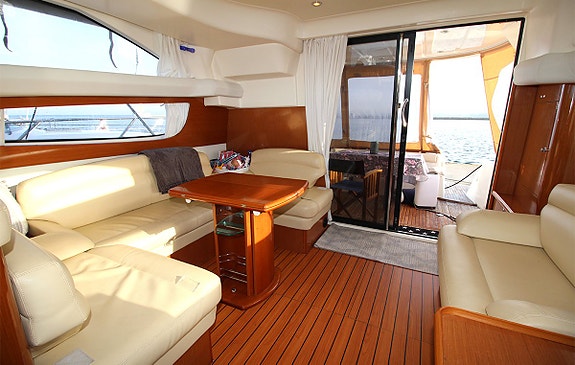 Jeanneau Prestige 42 Flybridge 8 of 12