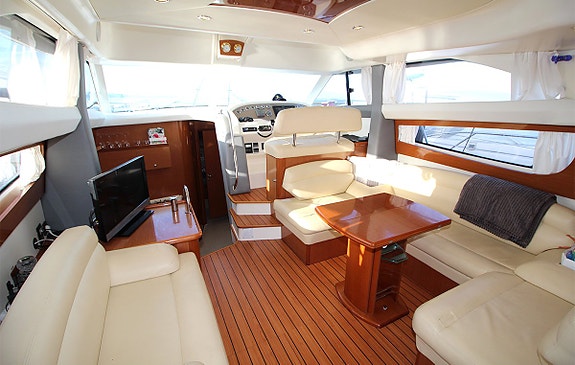 Jeanneau Prestige 42 Flybridge 9 of 12