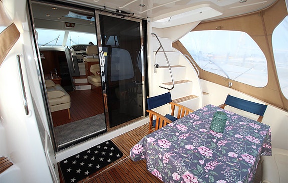 Jeanneau Prestige 42 Flybridge 7 of 12