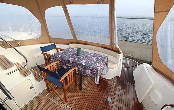 Jeanneau Prestige 42 Flybridge 6 of 12