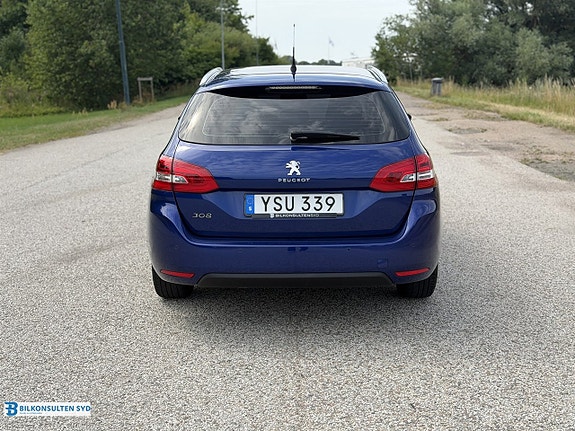Peugeot 308 SW 13 of 14
