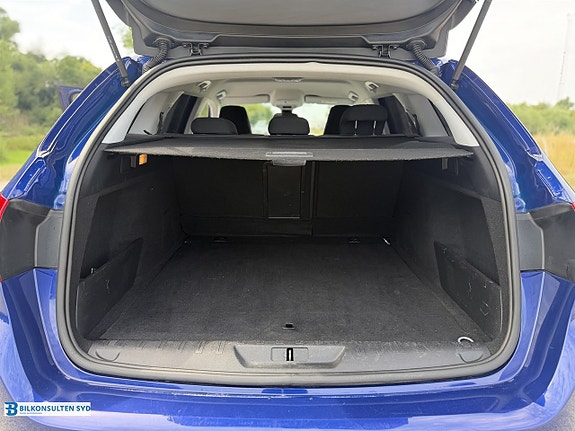 Peugeot 308 SW 11 of 14