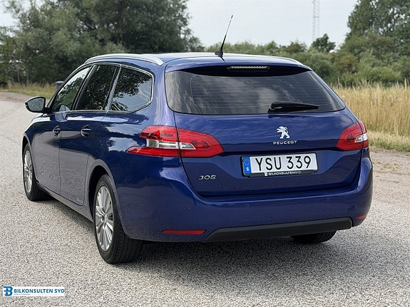 Peugeot 308 SW 12 of 14