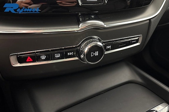 Volvo XC60 10 of 23