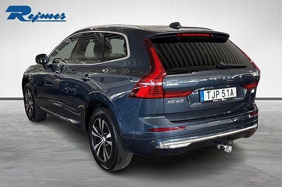 Volvo XC60 2 of 23
