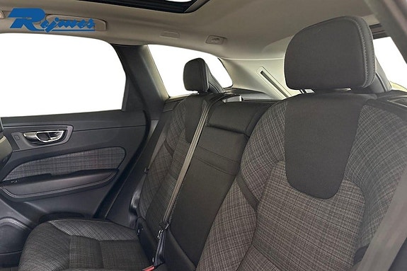 Volvo XC60 15 of 23
