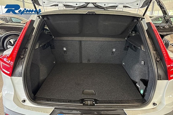 Volvo XC40 14 of 18