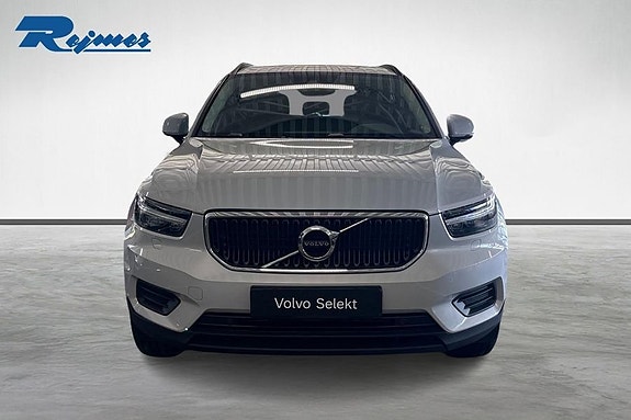 Volvo XC40 3 of 18