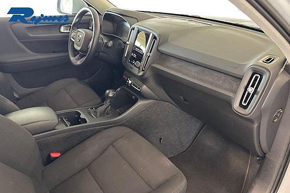 Volvo XC40 11 of 18