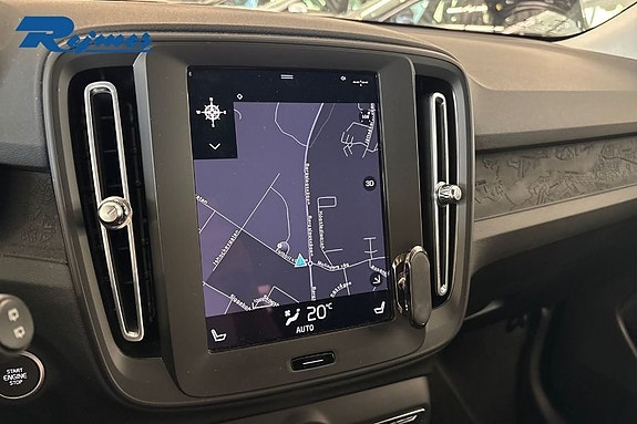 Volvo XC40 7 of 18