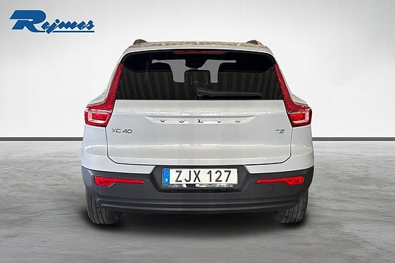 Volvo XC40 15 of 18