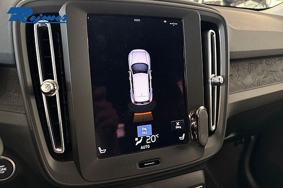 Volvo XC40 8 of 18