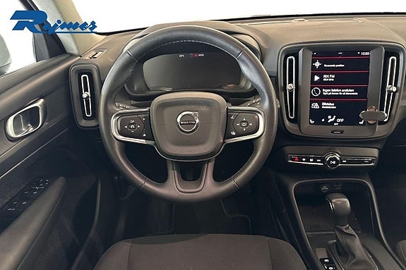 Volvo XC40 6 of 18