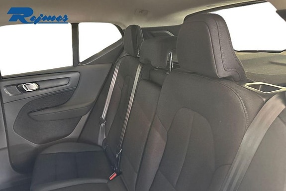 Volvo XC40 12 of 18