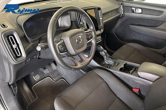 Volvo XC40 4 of 18