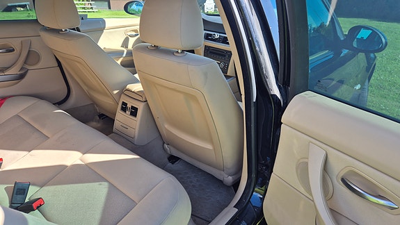 BMW 320i 6 of 7