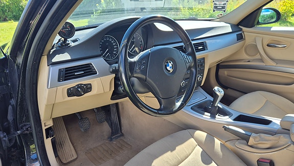 BMW 320i 7 of 7