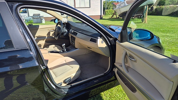 BMW 320i 5 of 5