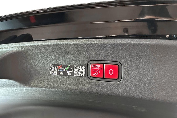 Mercedes-Benz GLC300 e 26 of 27