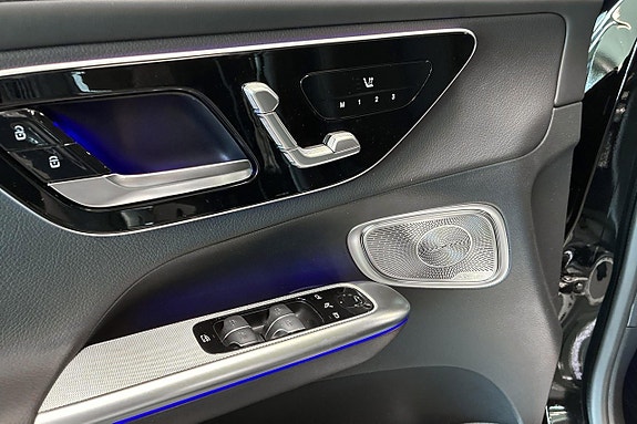 Mercedes-Benz GLC300 e 14 of 27
