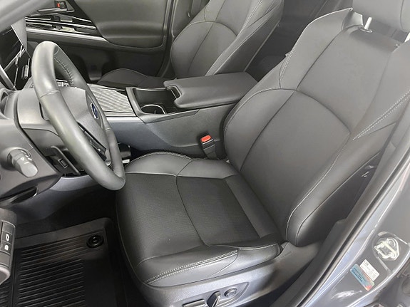 Subaru Solterra 8 of 12