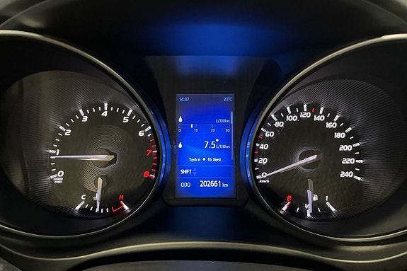 Toyota Avensis 14 of 21
