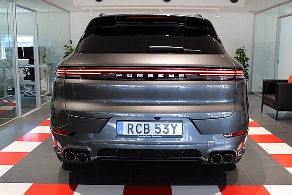 Porsche Cayenne S 4 of 5