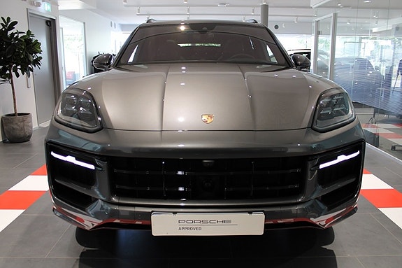 Porsche Cayenne S 3 of 5