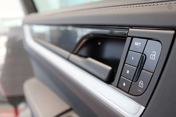 Porsche Cayenne S 8 of 23