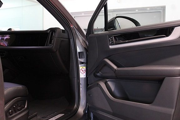 Porsche Cayenne S 18 of 23