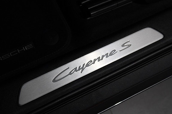 Porsche Cayenne S 9 of 23