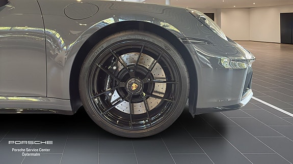 Porsche 911 Targa 4 GTS 9 of 15