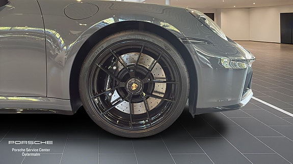 Porsche 911 Targa 4 GTS 9 of 15