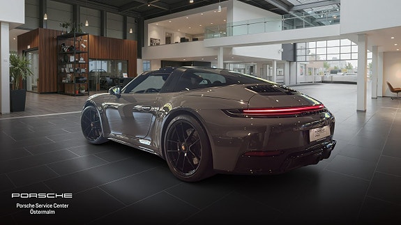 Porsche 911 Targa 4 GTS 2 of 15