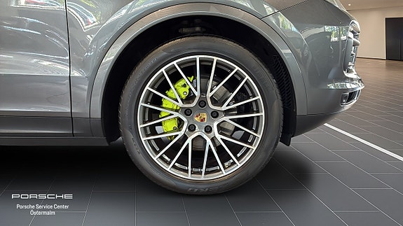Porsche Cayenne 9 of 11