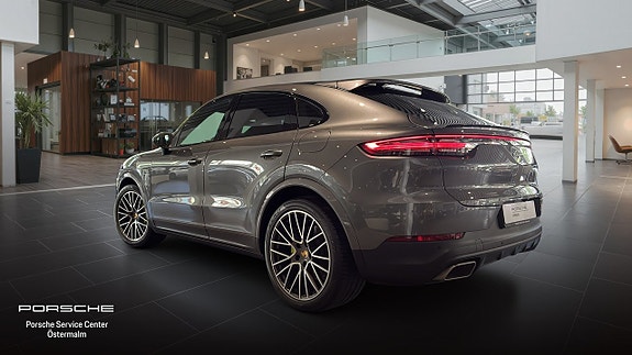 Porsche Cayenne 2 of 11
