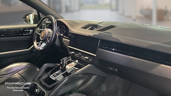 Porsche Cayenne 4 of 11