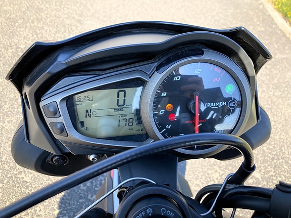 Triumph Street Triple 765 R 7 of 8