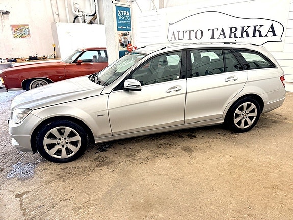 Mercedes-Benz C220 8 of 12