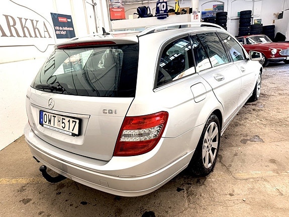 Mercedes-Benz C220 5 of 12