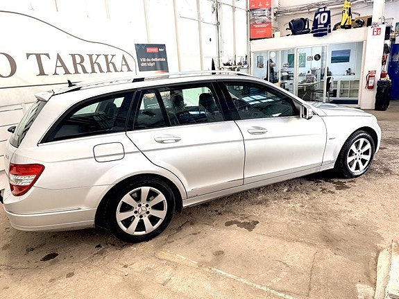Mercedes-Benz C220 4 of 12