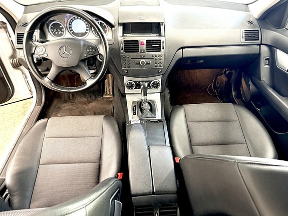 Mercedes-Benz C220 9 of 12