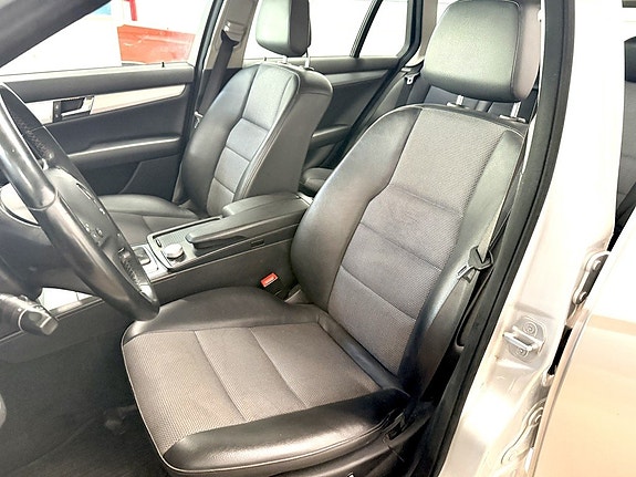 Mercedes-Benz C220 10 of 12
