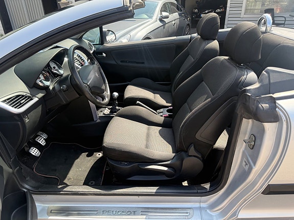 Peugeot 207 CC 8 of 12