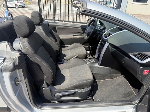 Peugeot 207 CC 10 of 12