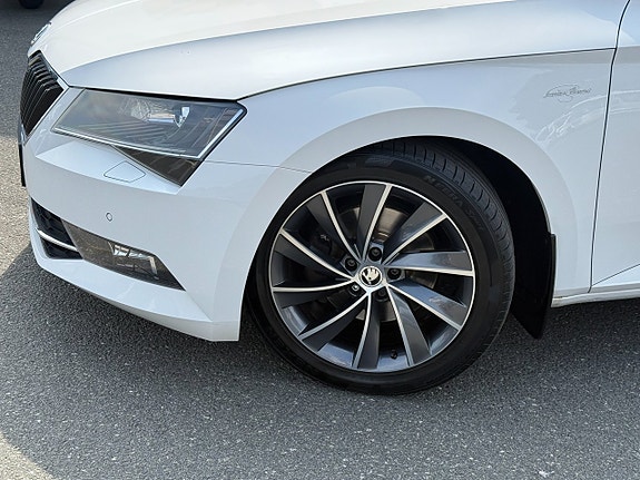 Skoda Superb 8 of 17